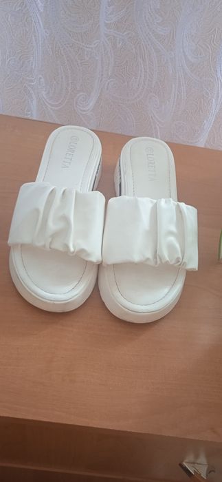 Шльопанці, босоніжки жіночі.