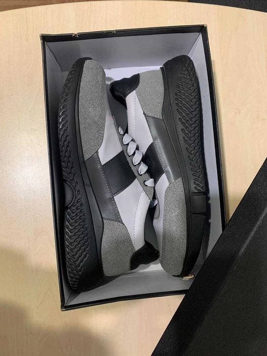 Кросівки чоловічі