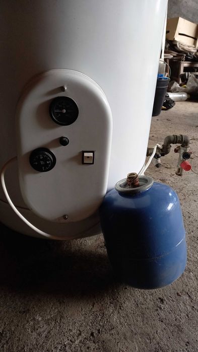 200-Liter Thermal Storage Tank in EXCELLENT Condition.64752175098498124