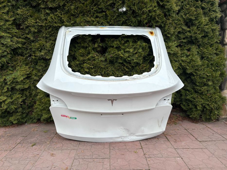 Кришка багажника Tesla model Y