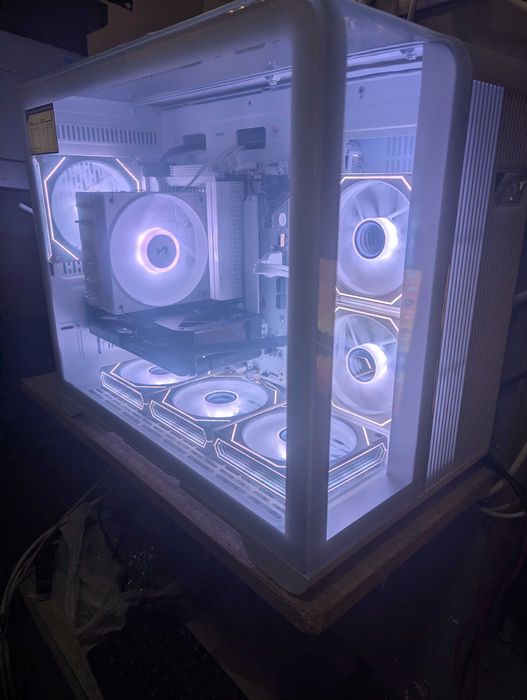 Сніжний ПК! Ryzen 5 7500F \ RTX5060 \ 32GB DDR5 \ 1TB NVME \ Wi-Fi6E