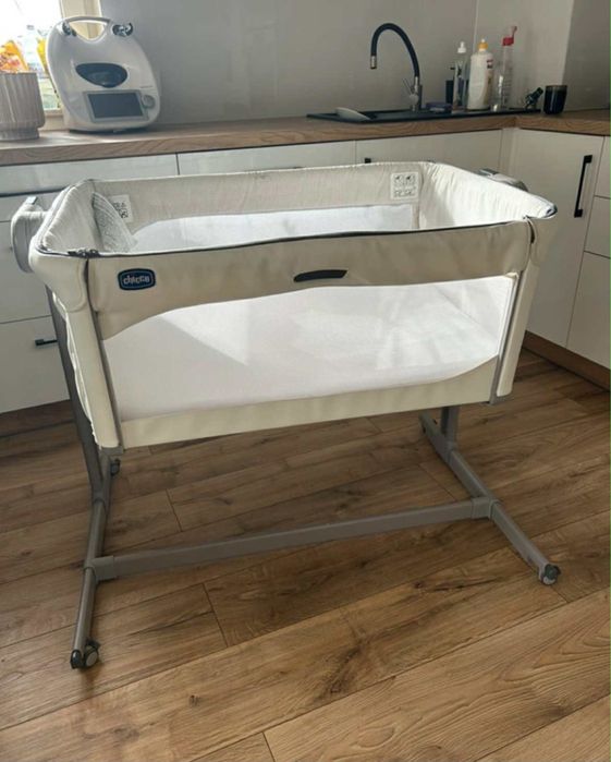 Łóżeczko dostawne chicco next 2 me- magic