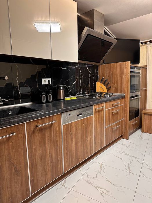 Сучасні 3 кімн апартаменти з дизайнерським ремонтом, власне паркомісце