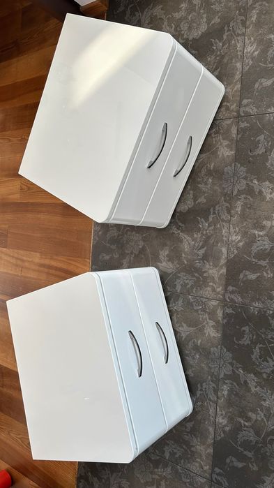 2 białe szafki nocne