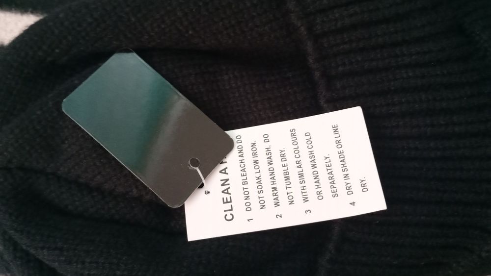 Gorro com pala e tapa-orelhas Preto