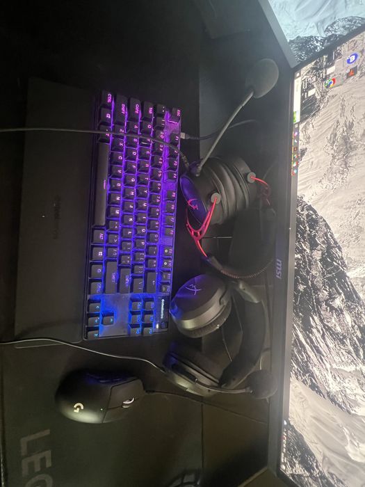 2 монитора и вся периферия (цена за весь комплект можно брать отдельно