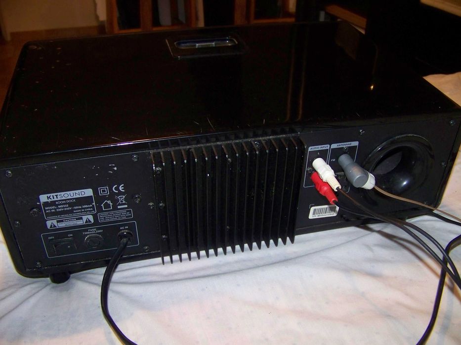 boom dock para ipod ou auxiliar externo - tem rádio