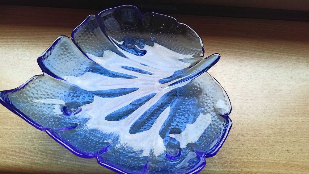 Patera, liść szkło kobaltowe, PRL, 28 cm