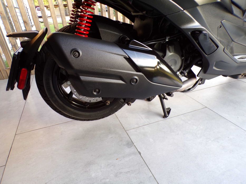 Piaggio MP3 400 HPE najnowszy model kolor Czarny Mat + Oryginalny Kufer OEM.