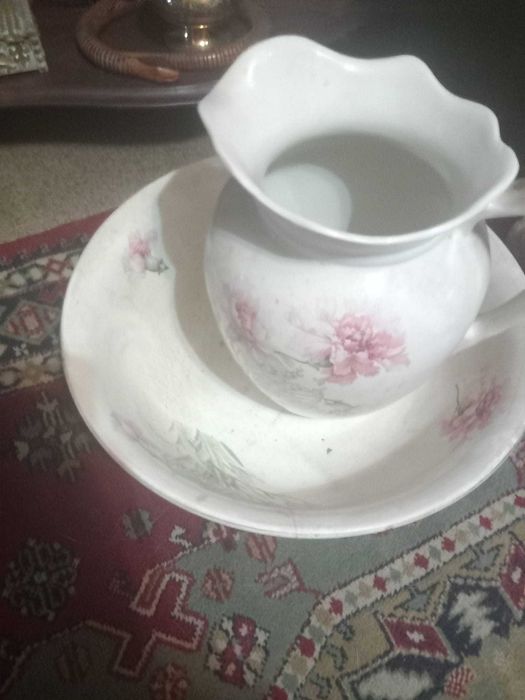Bacia antiga de qualidade, de lavar a cara
