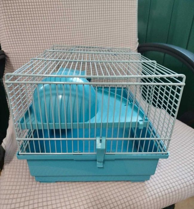Gaiola para Hamster Azul – excelente estado mais Bebedouro Oferta