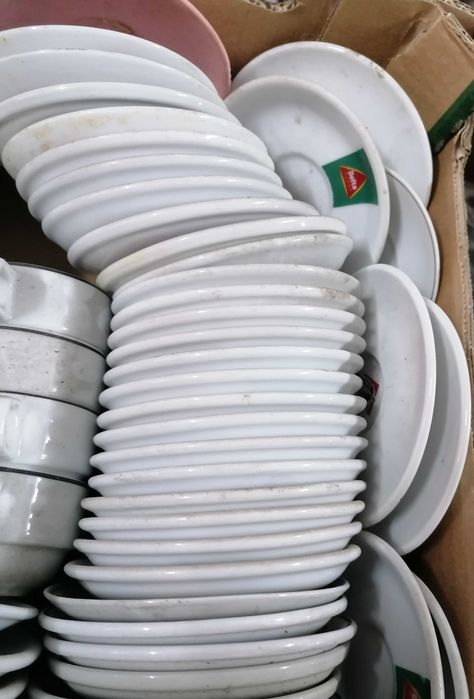 Chávenas e pires, com logos de marcas, o lote todo por 5€