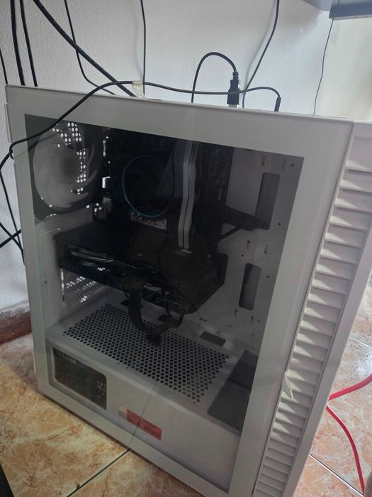 PC Gaming com monitore e cadeira