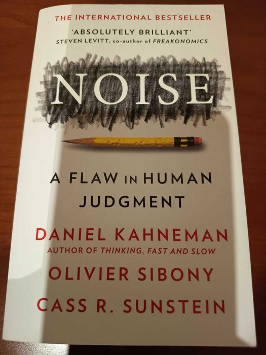 Livro "Noise" Idioma Inglês