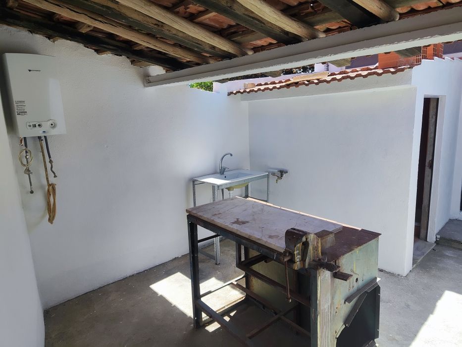Garagem/Armazém-  Com Wallbox para Eletricos- Junto Continente Caneças