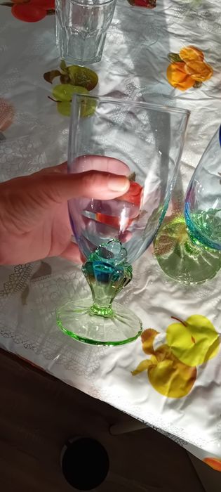 Conjunto de 2 cálices de vidro coloridas