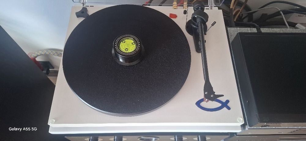 gramofon project debut carbon