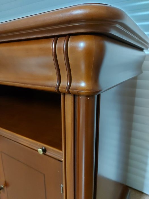 Móvel de televisão em cerejeira