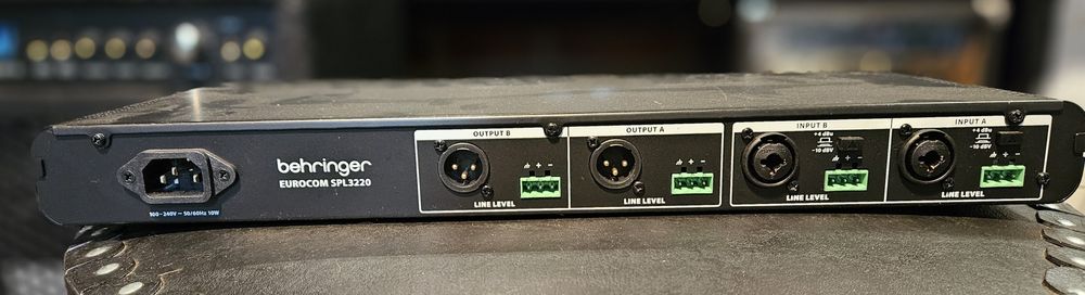 Procesor Behringer Multiband Dynamics Processor SPL3220