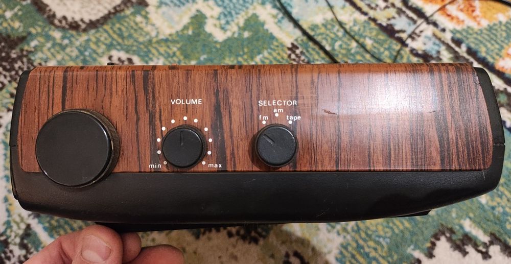 Radio despertador com leitor de cassete