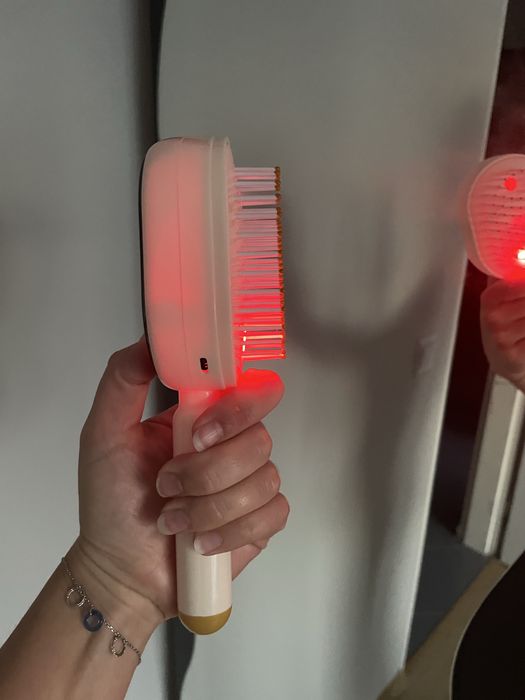Szczotka z Tik toka do prostowania włosów parą