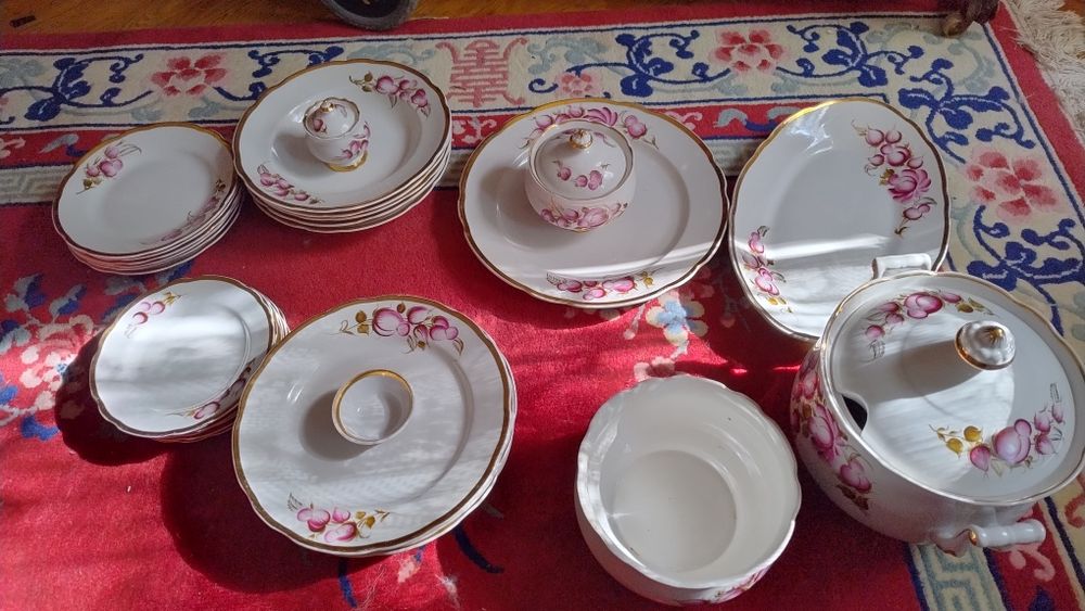 Сервіз на 6 персон, 30 предметів.