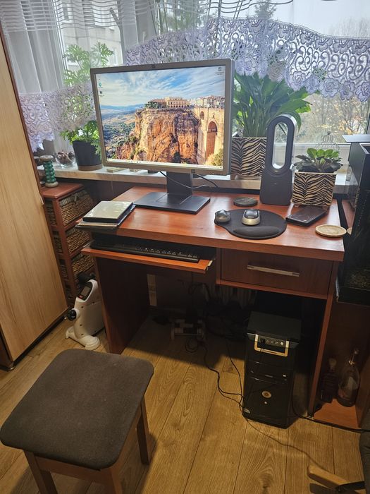 Sprzedam fajny monitor HP lp2465 komputer gratis