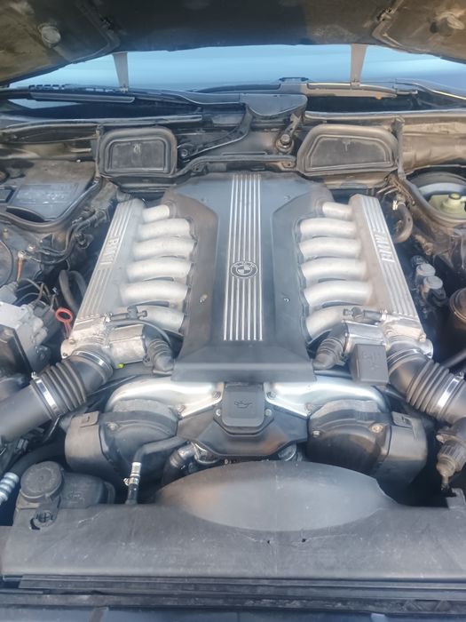 BMW 750   V12 e38
