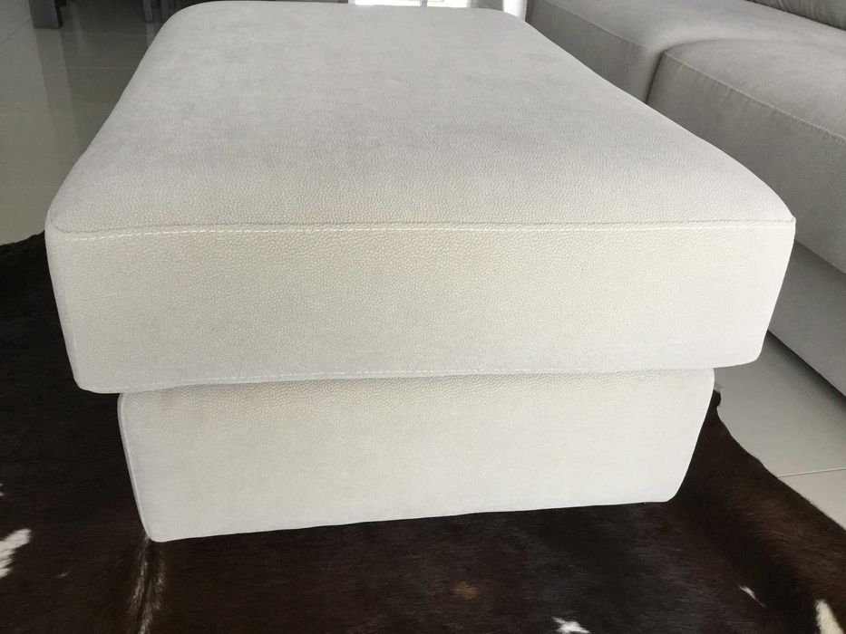 Vendo Sofá Branco 3.600mts como novo em pele