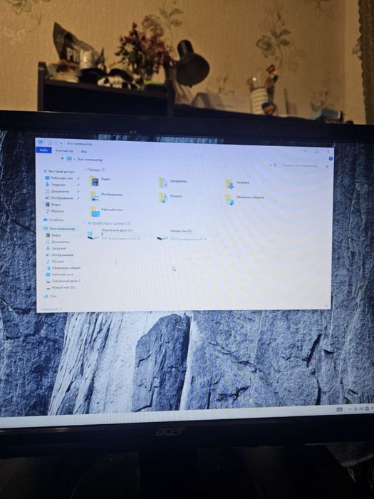 Продам компʼютер разом з екраном