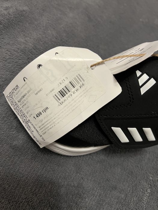 Кросовки adidas новые