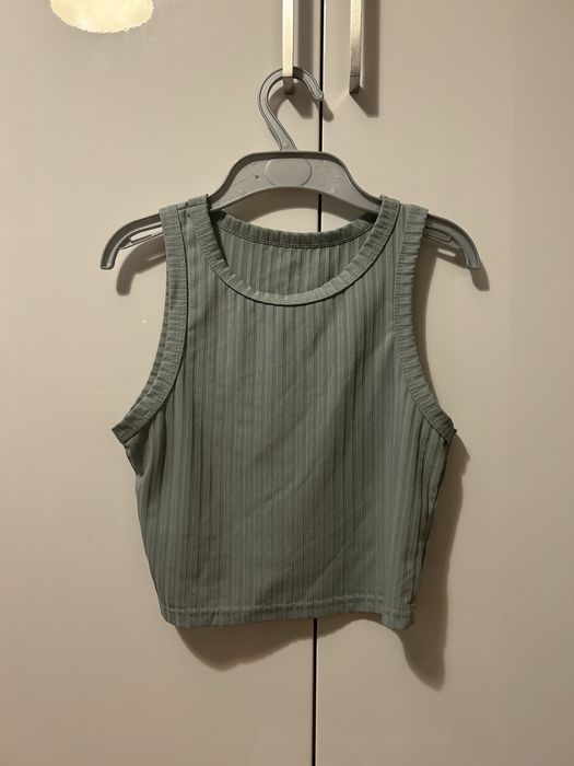 Crop top.