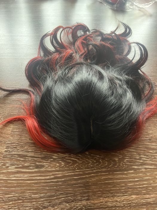 Перука чорно-червона