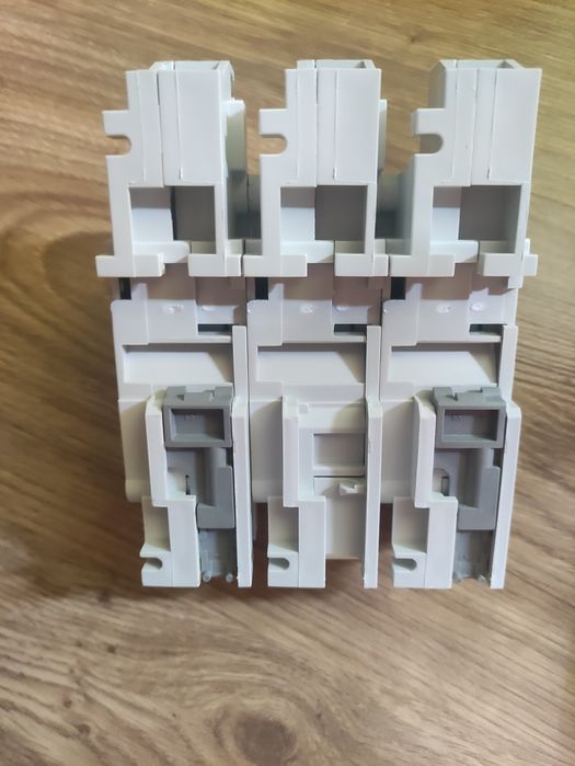 Podstawa bezpiecznikowa  SP58 3P