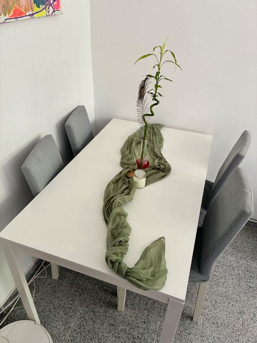 Conjunto de Mesa e cadeiras