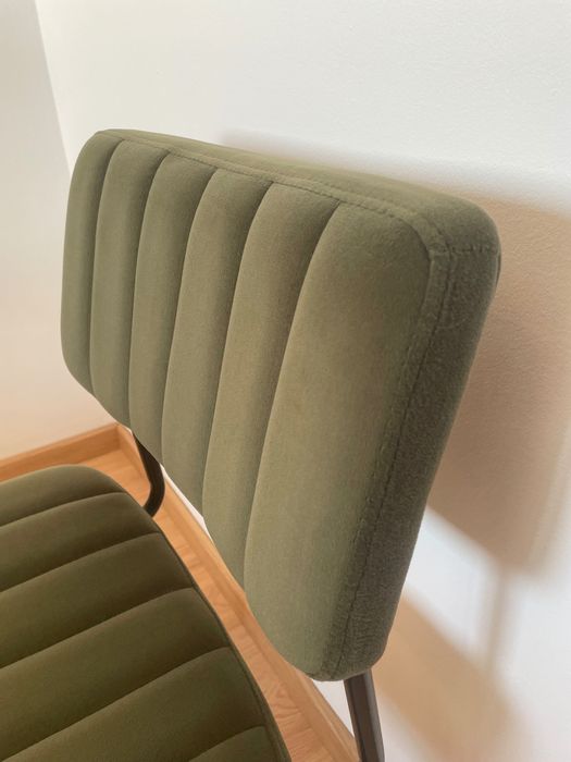 Par de Cadeiras em Veludo Verde – Estilo Retro – Como Novas