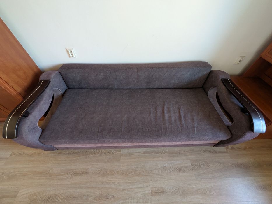 Oddam za darmo dwie kanapy oraz komodę