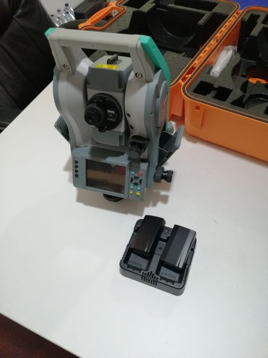 Estação total l- Nikon xf 5" com autofoco