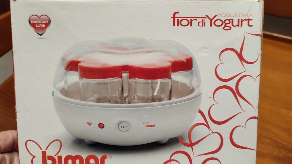 Iogurteira bimar com sete copos de vidro