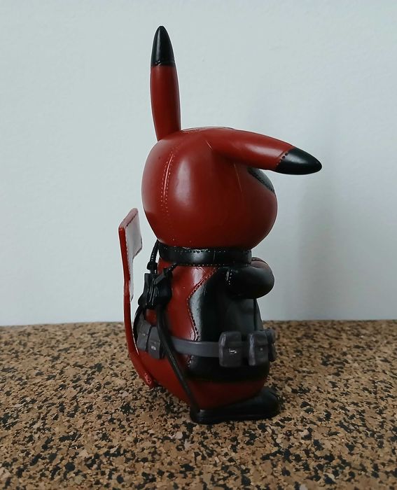 Figura - Deadpool Pikachu