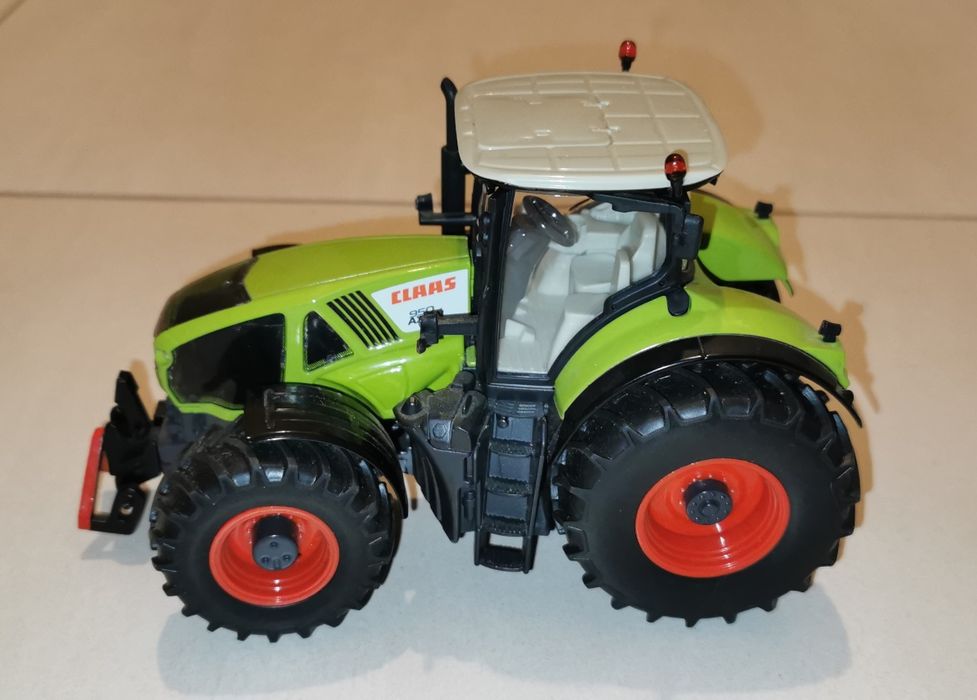 Traktor Siku CLAAS 950 AXION 1:32