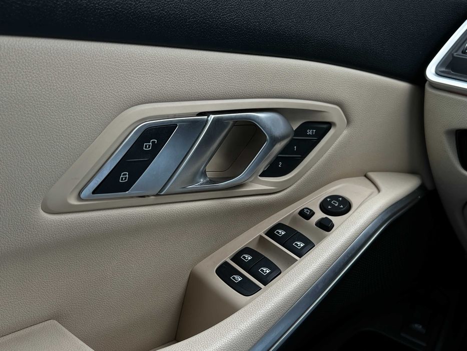 BMW 330 І 2019 року