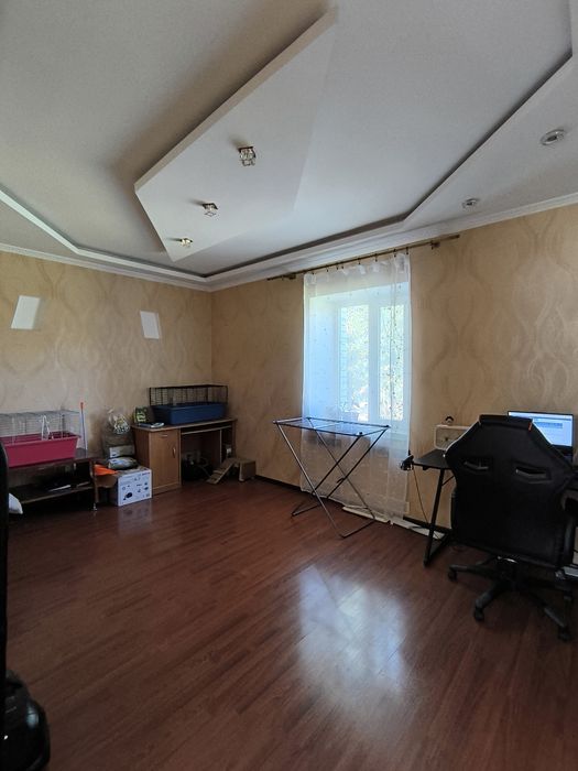 Продам добротний будинок на Броварі