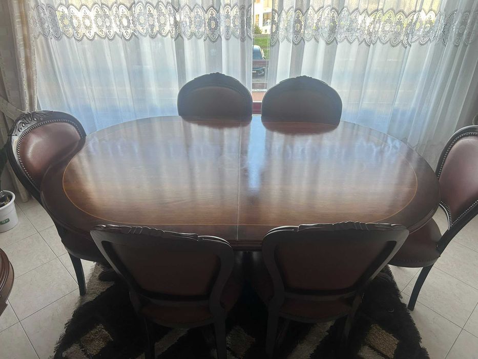 Mesa de Jantar Vintage Clássica em Madeira Escura + Conjunto de Cadeiras