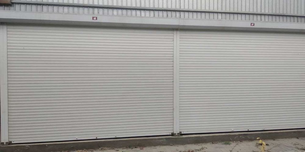 Роллеты защитные для гаража 3 х 2.5. Отличное состояние, дешево. Ролет
