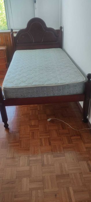 Cama com colchão - excelente estado