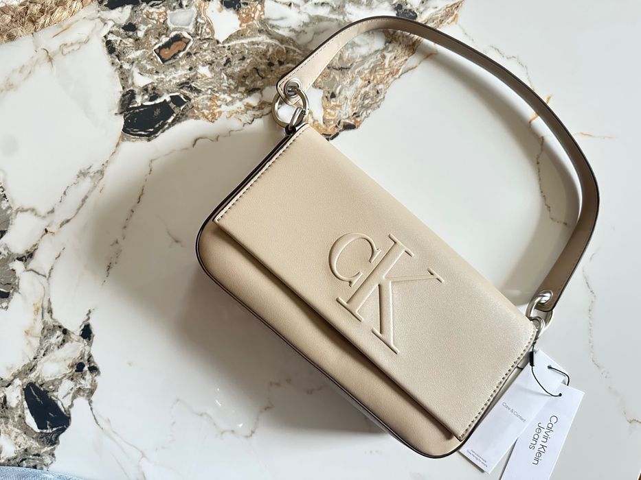 Жіноча сумка Calvin Klein в наявності