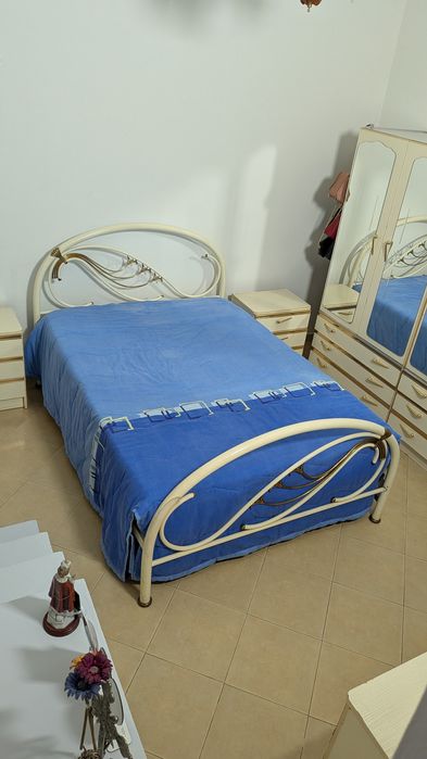 Quarto antigo completo