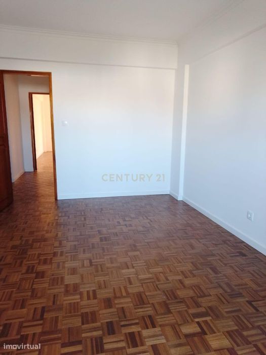 Vista Panorâmica, Central, Excelente Estado De Conservação, Muito Lumi