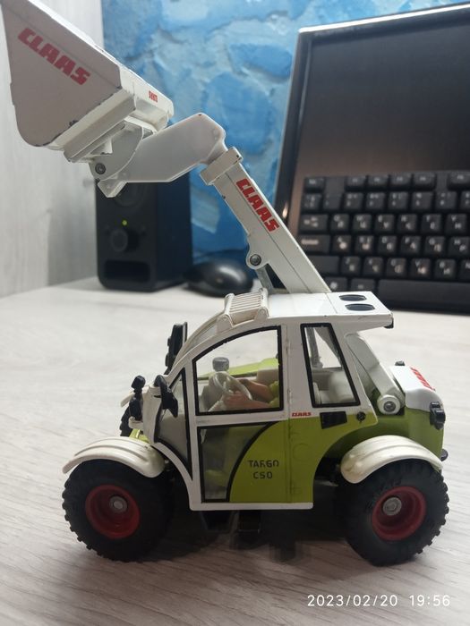 Продам вертоліт і екскаватор